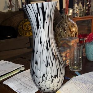 Murano Monochrome Feathered Vase